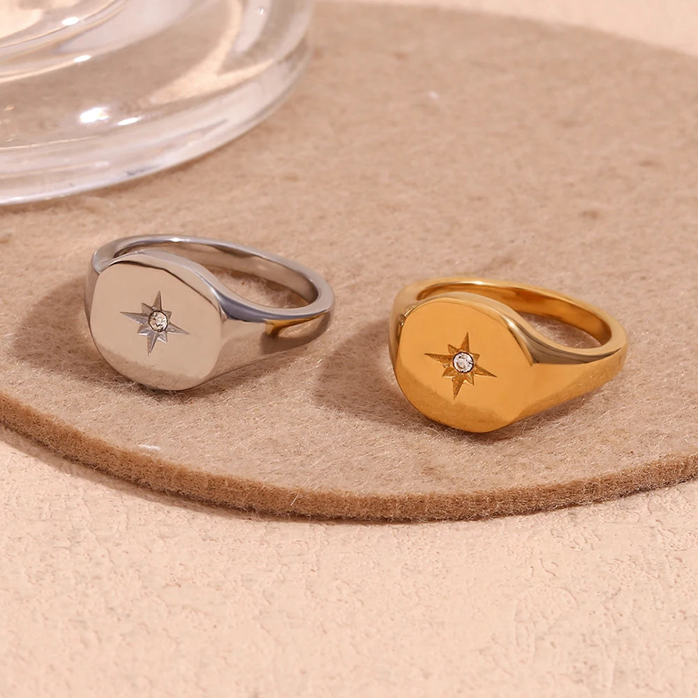 Sól 18K Gold North Star Signet Ring