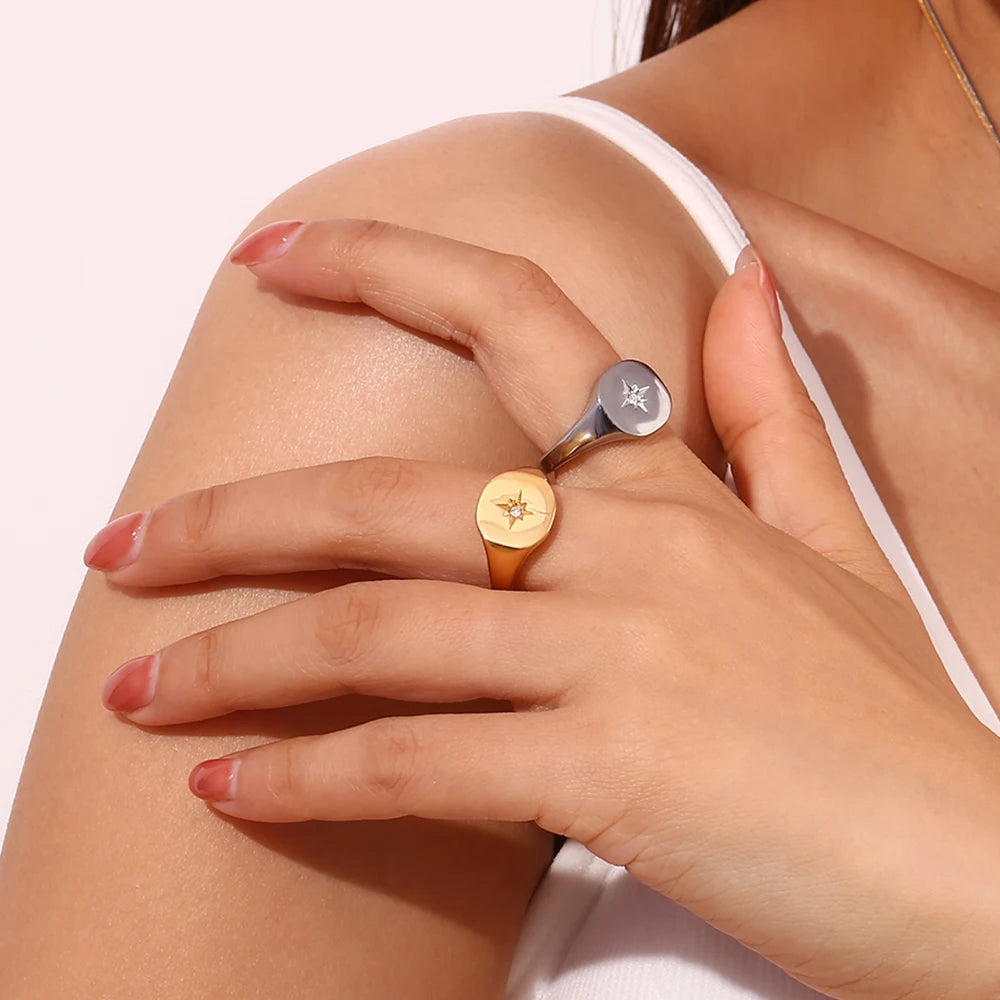 Sól 18K Gold North Star Signet Ring