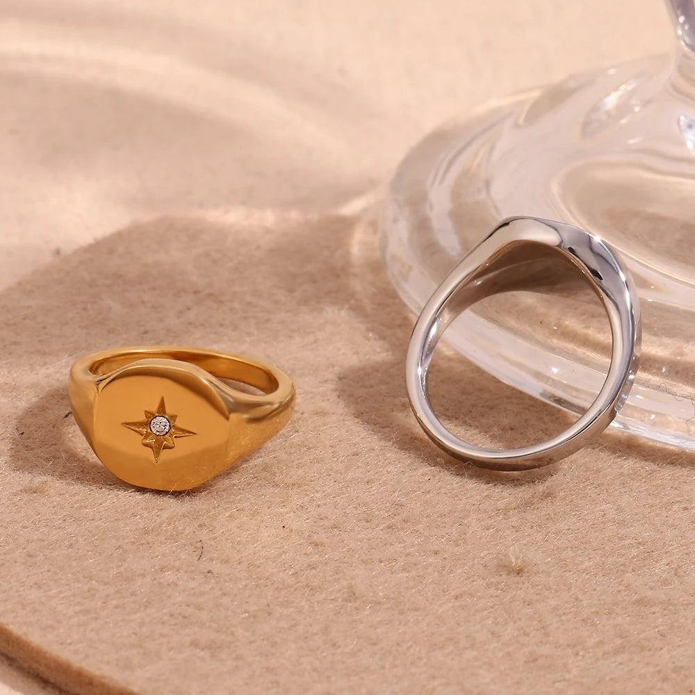 Sól 18K Gold North Star Signet Ring