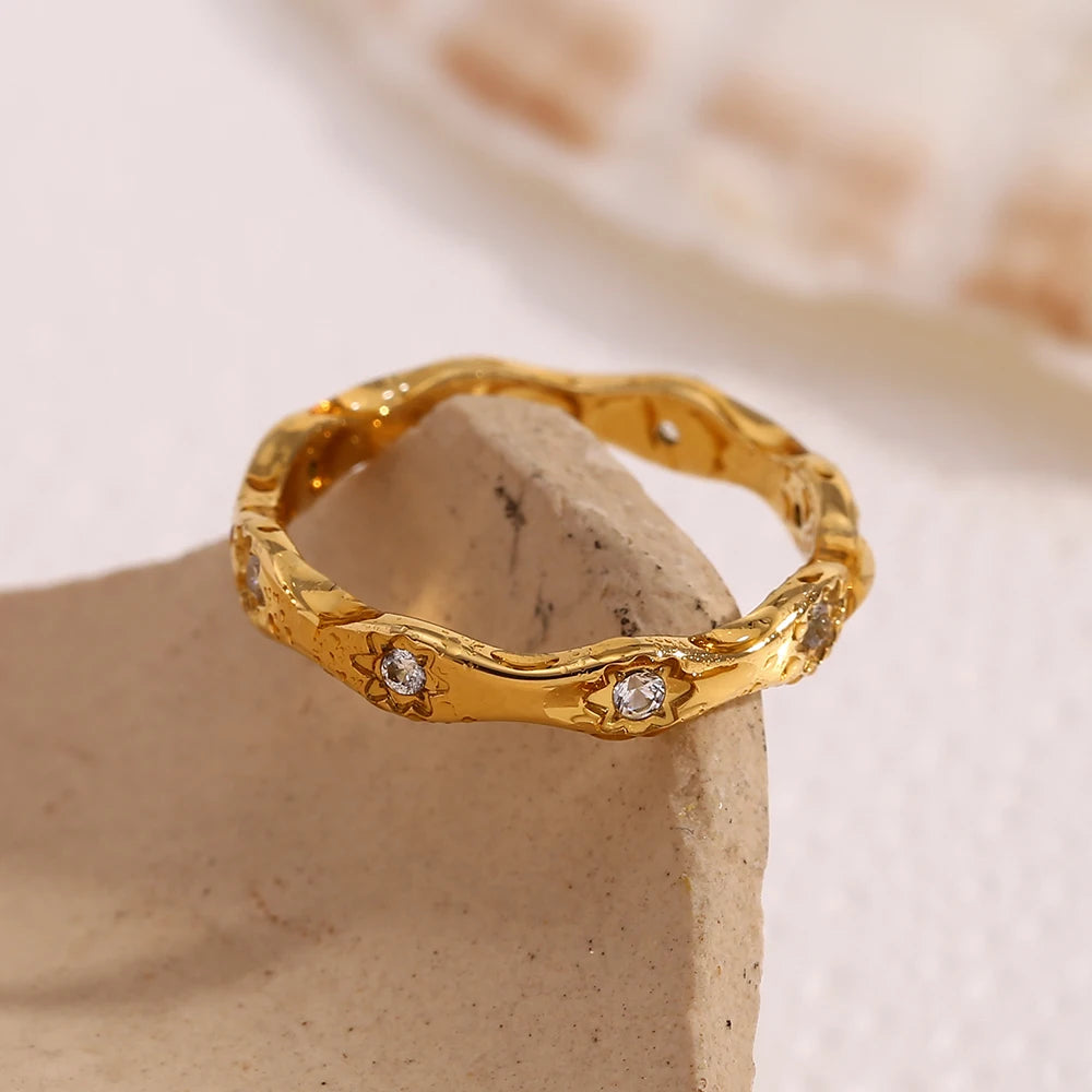 Clíodhna Rhinestone Star Wave Ring