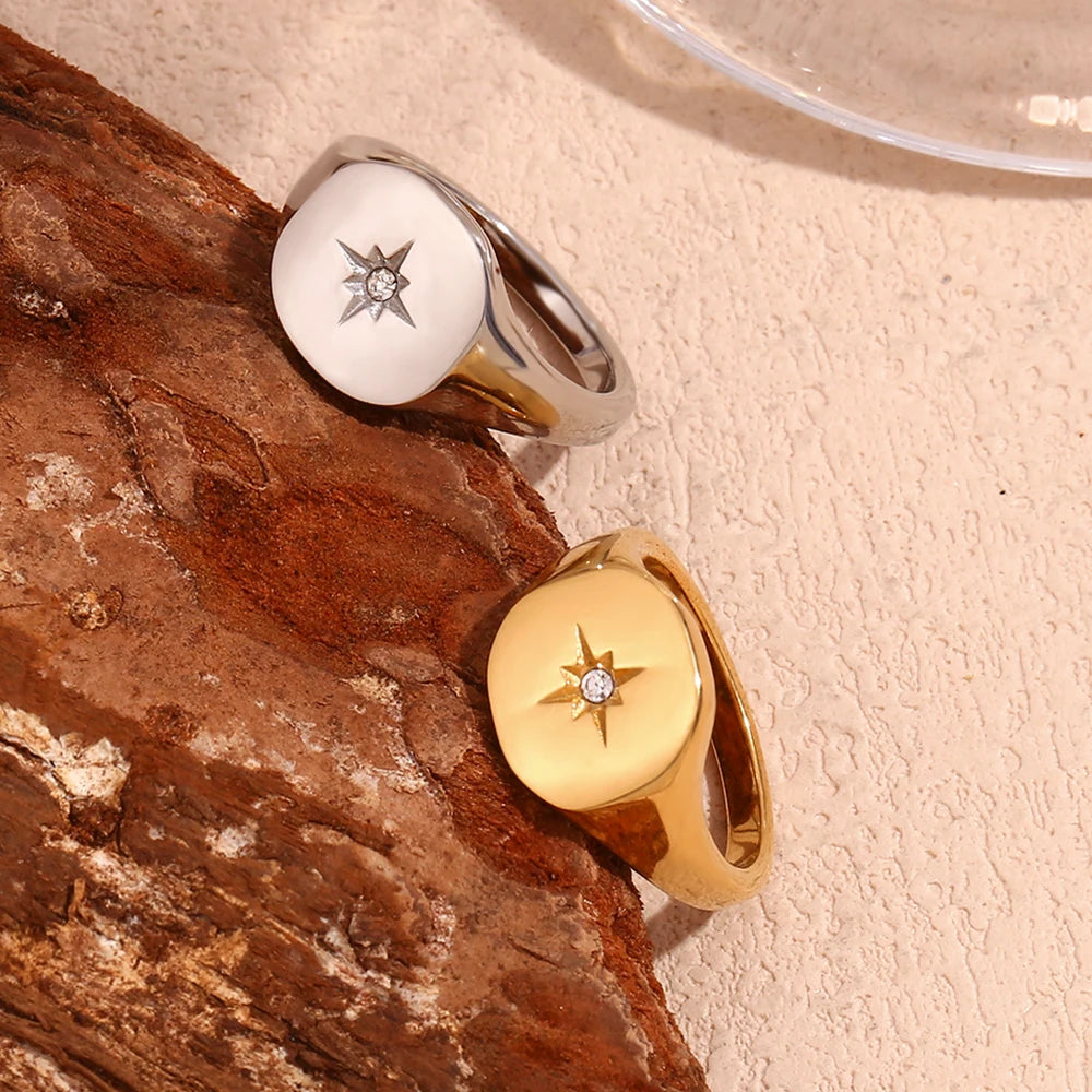 Sól 18K Gold North Star Signet Ring