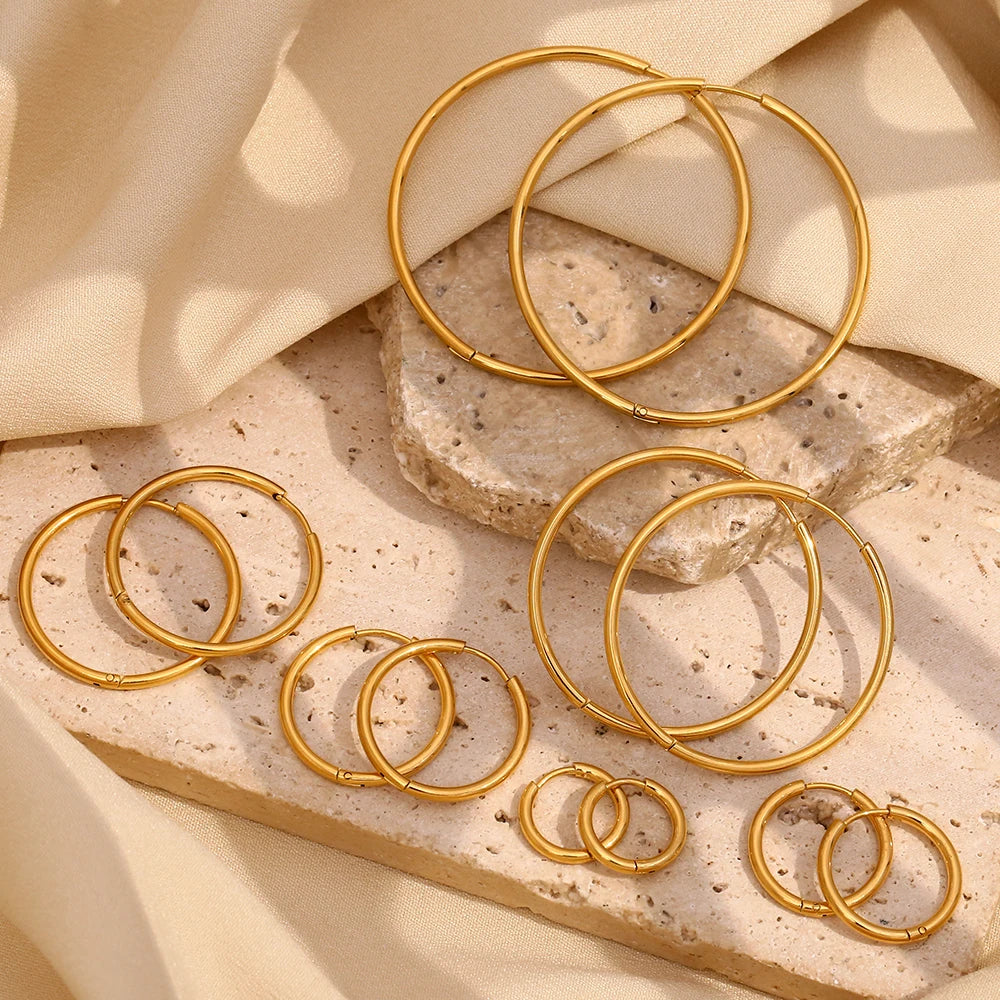Maia 18K Gold Minimalist Hoop Earrings