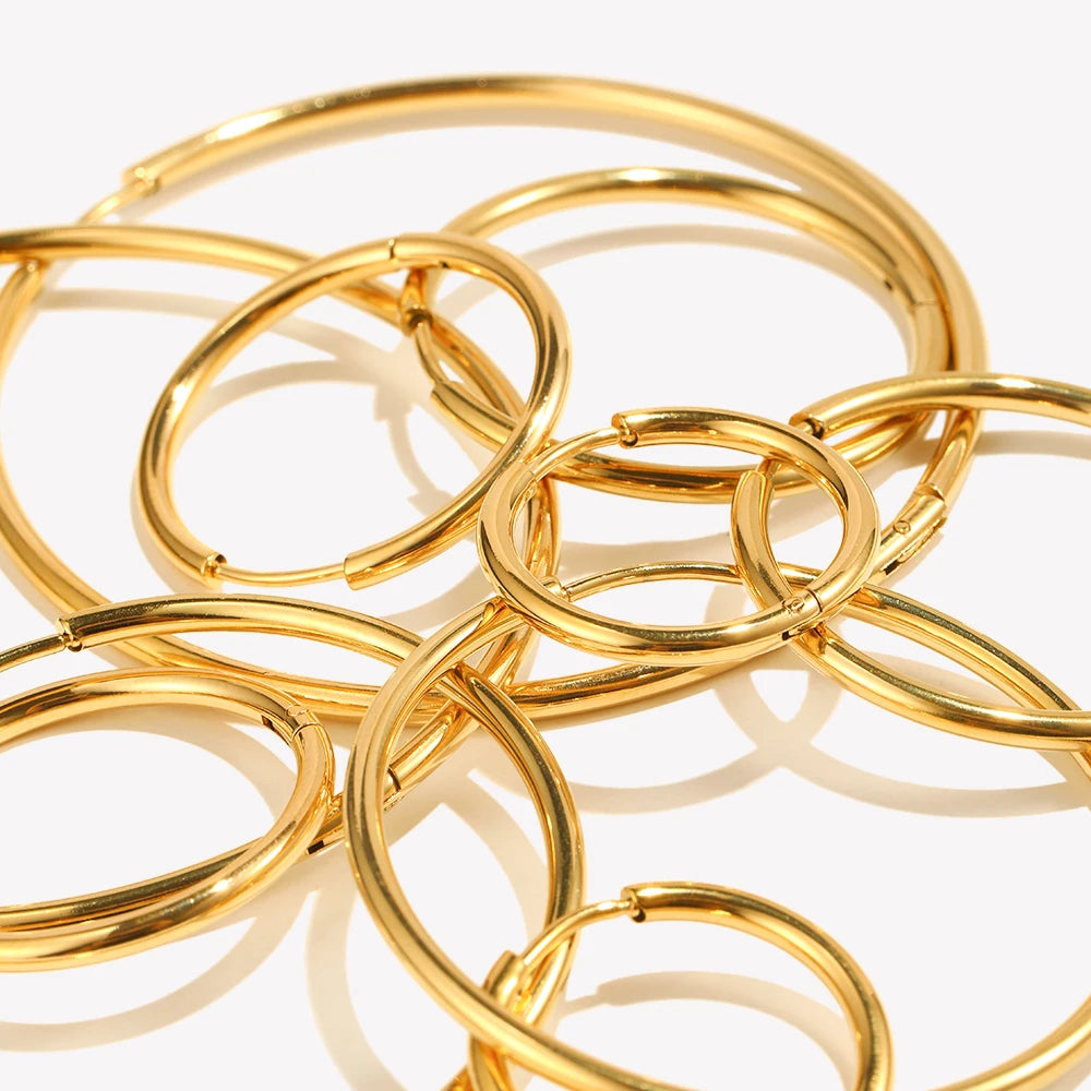 Maia 18K Gold Minimalist Hoop Earrings