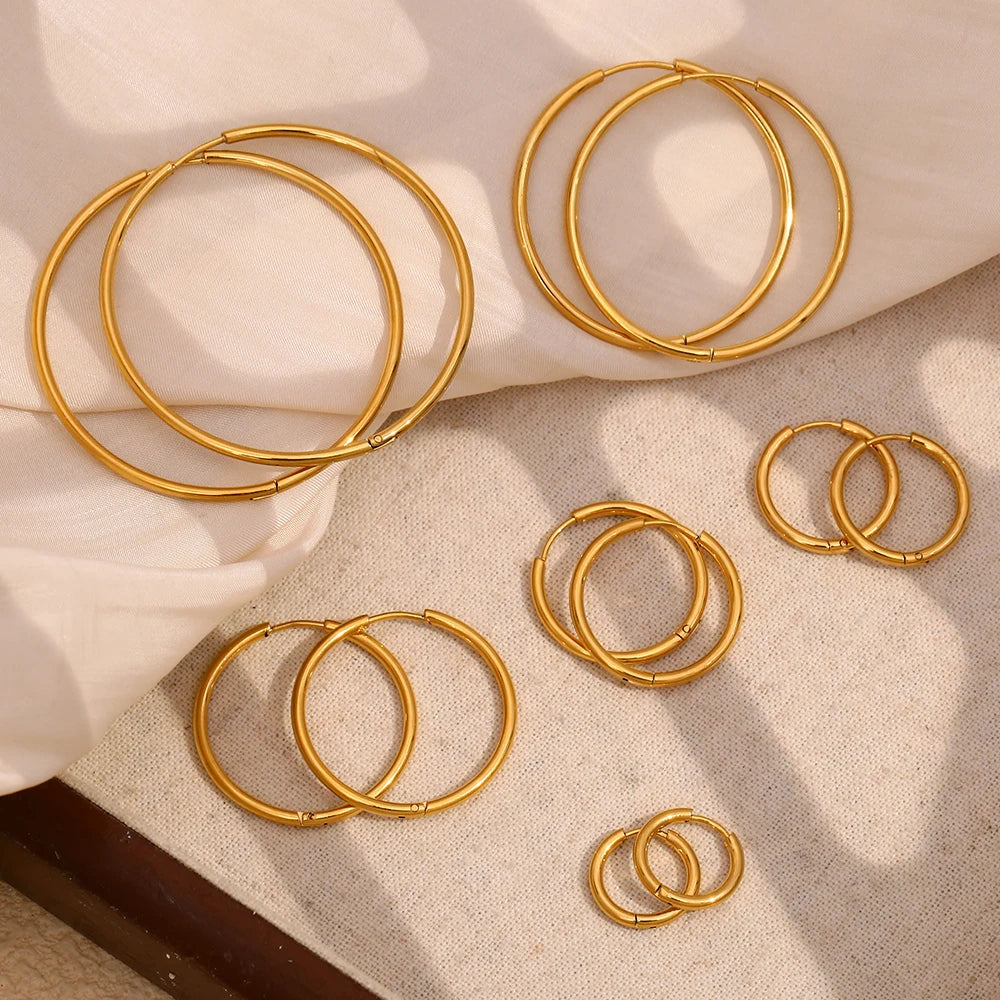 Maia 18K Gold Minimalist Hoop Earrings