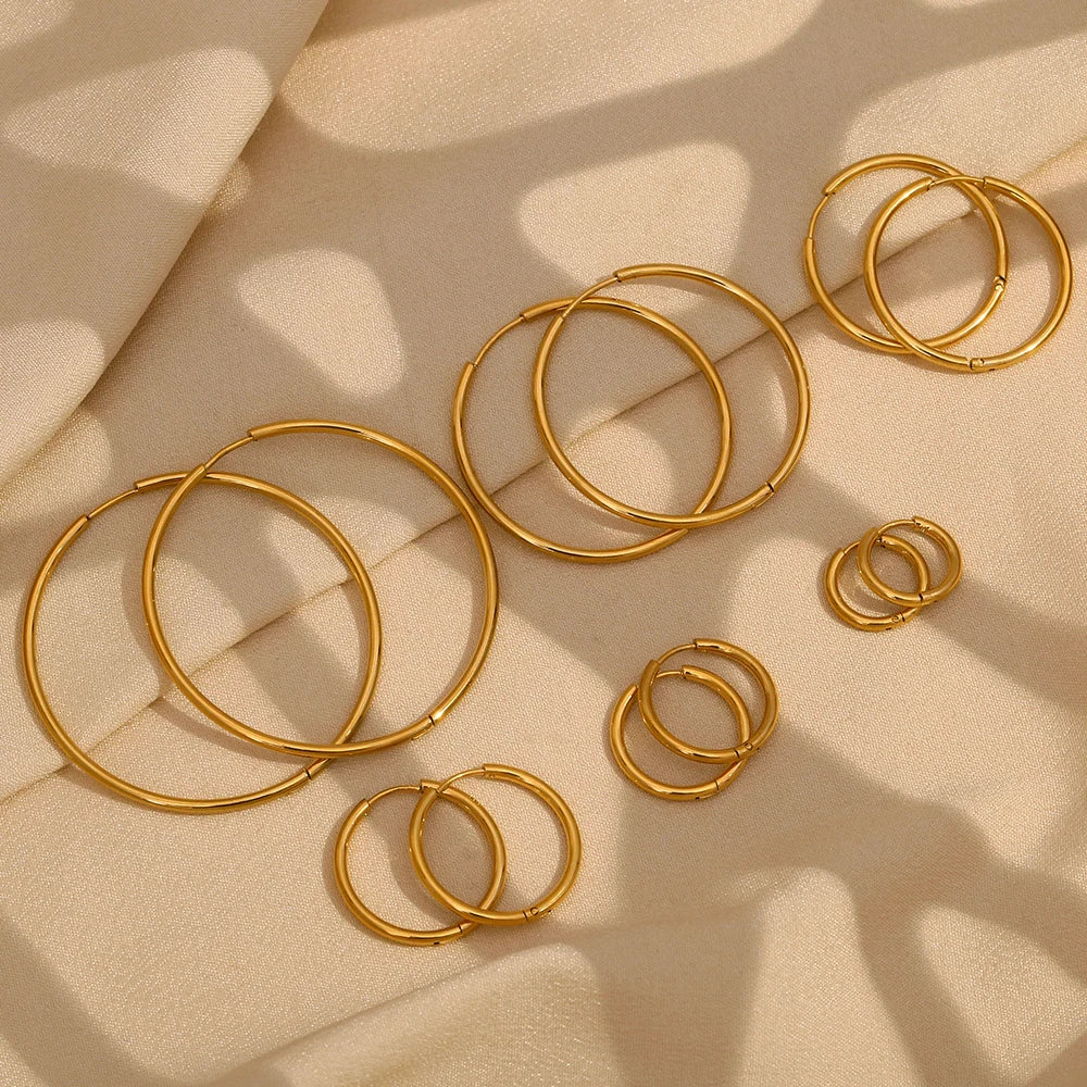 Maia 18K Gold Minimalist Hoop Earrings