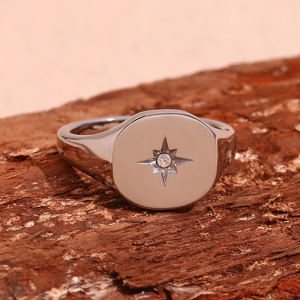 Sól 18K Gold North Star Signet Ring