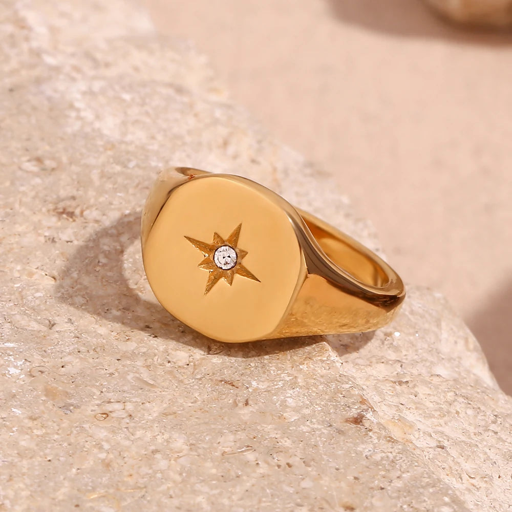 Sól 18K Gold North Star Signet Ring