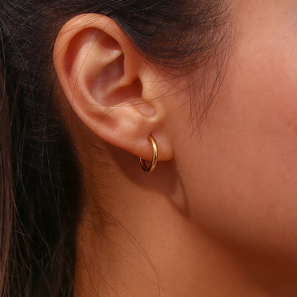 Maia 18K Gold Minimalist Hoop Earrings