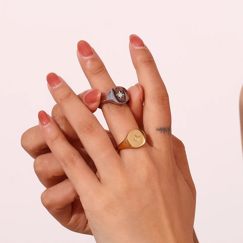 Sól 18K Gold North Star Signet Ring