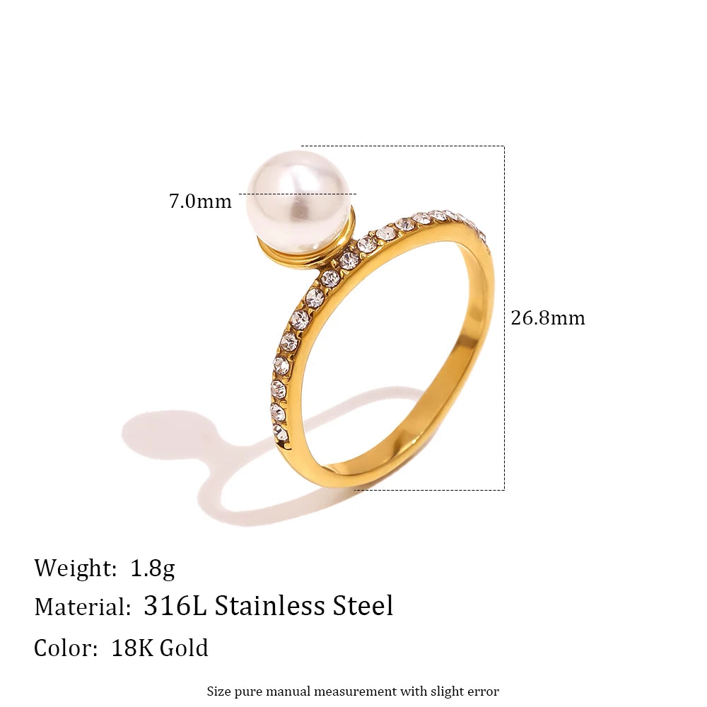 Gold-plated stainless steel ring with a white pearl and clear rhinestones, annotated with dimensions (7.0mm pearl diameter, 26.