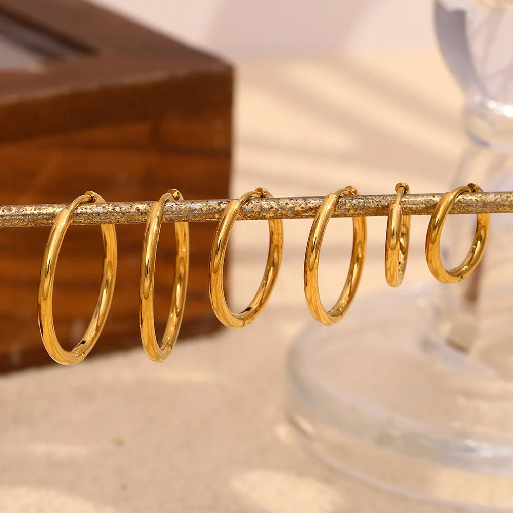 Maia 18K Gold Minimalist Hoop Earrings
